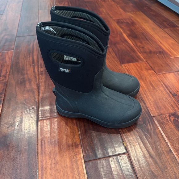 Bogs Men's Snow Boots with Handles - Picture 2 of 5